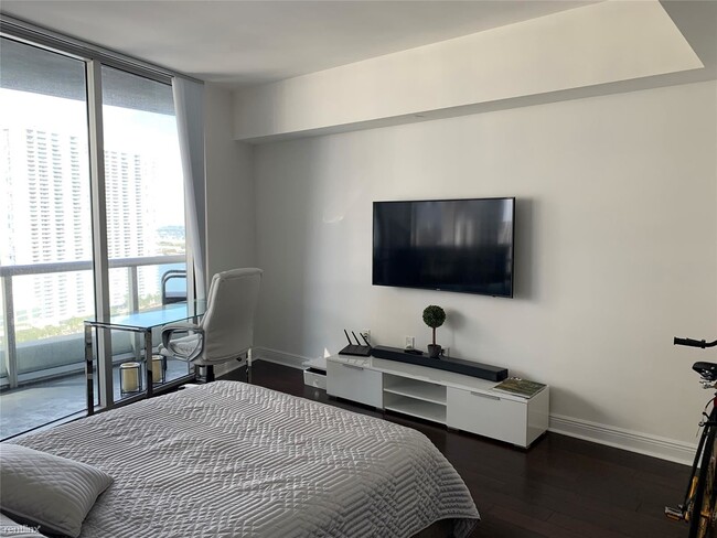 Building Photo - 1 br, 1 bath Condo - 495 Brickell Ave Apt ...