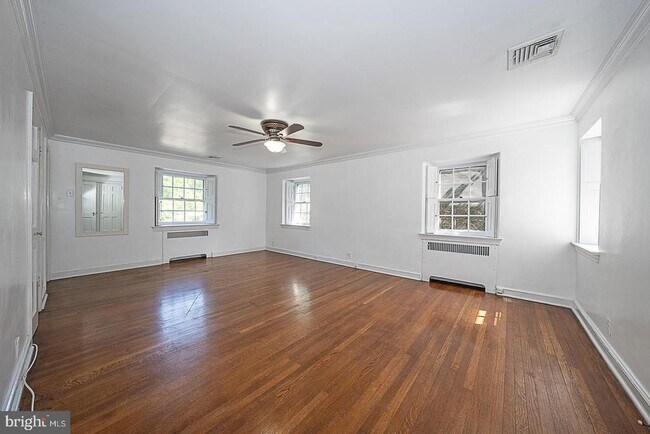 Building Photo - 714 Greythorne Rd