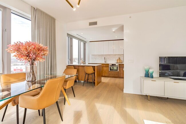 Building Photo - 75 Park Ln S