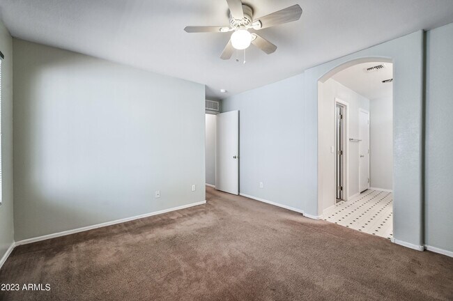 Building Photo - 808 W Roeser Rd