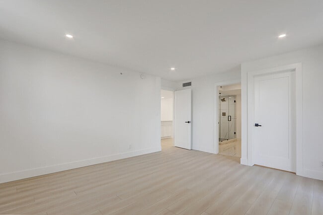 Building Photo - 200 Ocean Trail Way