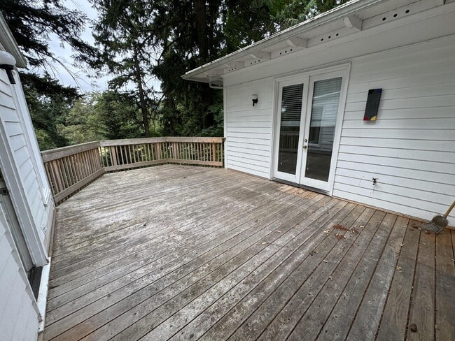 Building Photo - Spacious 2bed Plus Office, Single-level in Waverly Heights