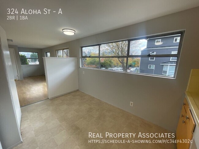 Building Photo - 324 Aloha St