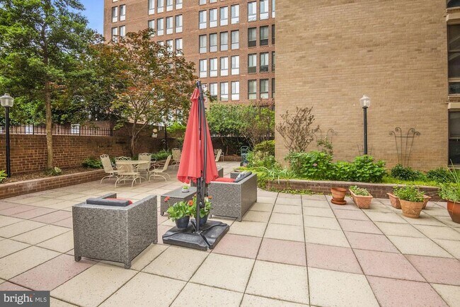 Building Photo - 1260 21st St NW