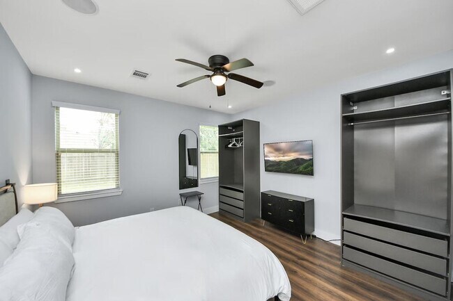 Building Photo - 7542 Lemma Dr