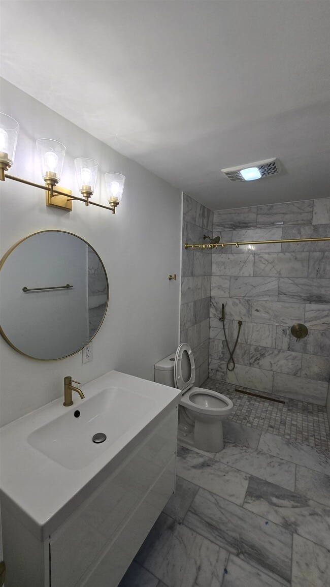 Building Photo - 284 C St