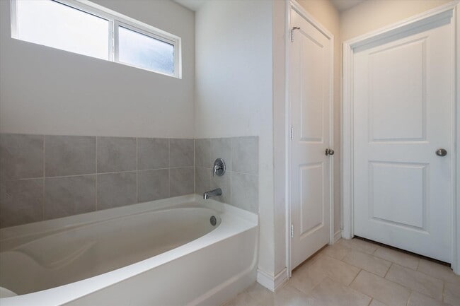 Building Photo - *Move In Special: Half off February 2026 Rent, If moved in by January*