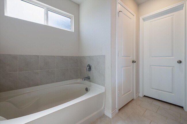 Building Photo - *MOVE IN SPECIAL: HALF OFF OF DECEMBER 2025 RENT, IF MOVED IN BY NOVEMBER 2025*