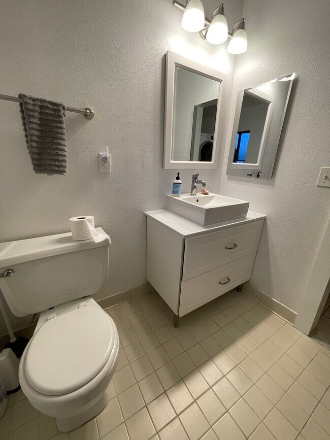 Building Photo - 1255 Ponce Island Dr