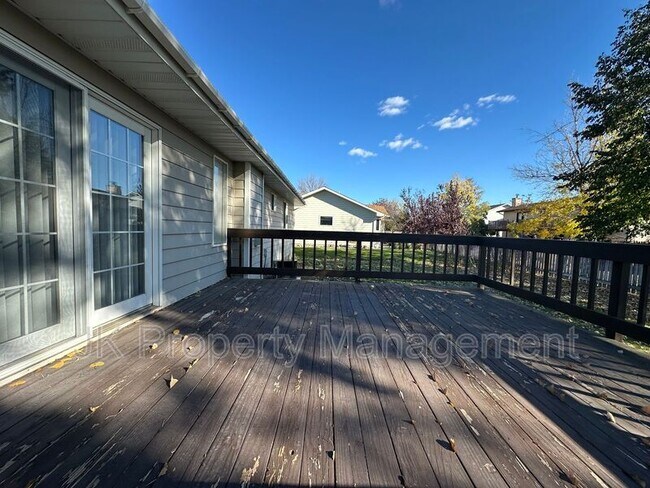 Building Photo - 608 Swan Ct