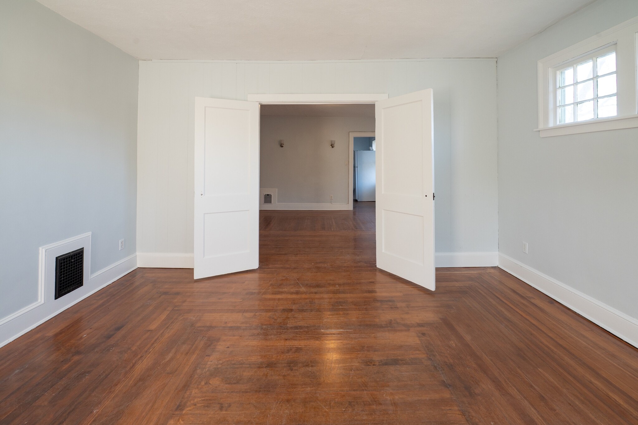 Dining Room 3 - 1592 Corbin Ave