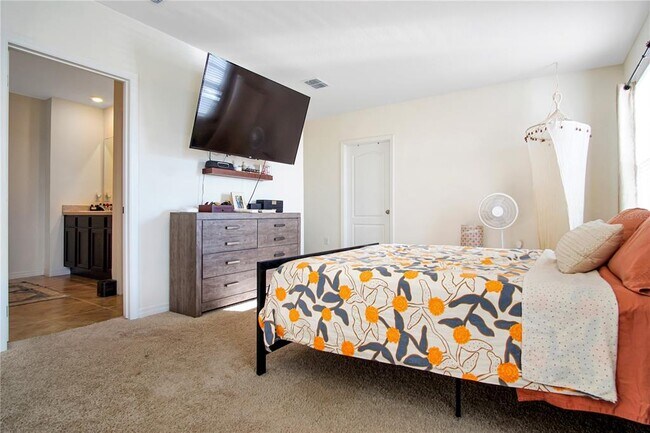 Building Photo - 1739 Post Oak Dr