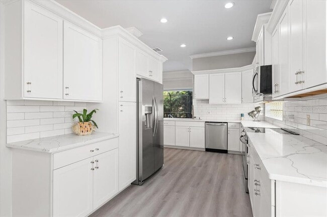 Building Photo - 700 Silk Oak Dr