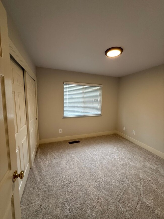 Building Photo - Large Single Level 4 Bedroom 2 Bathroom Home located in Northeast Rohnert Park