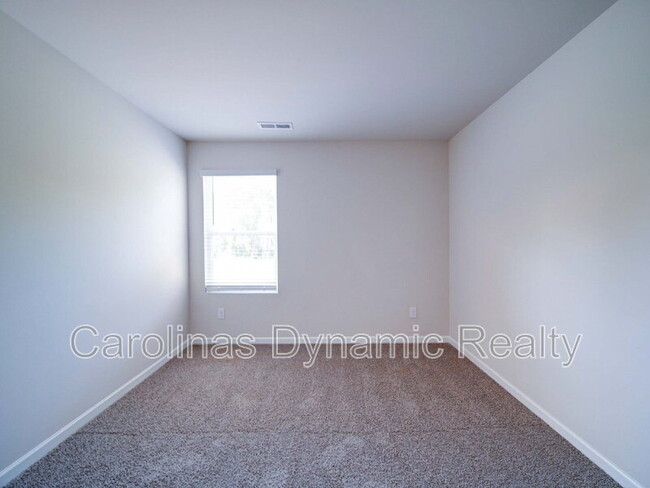 Building Photo - 914 S Battleground Ave