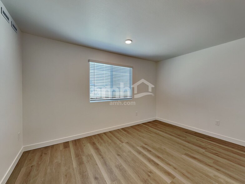 Building Photo - 12615 W Flynn Ln