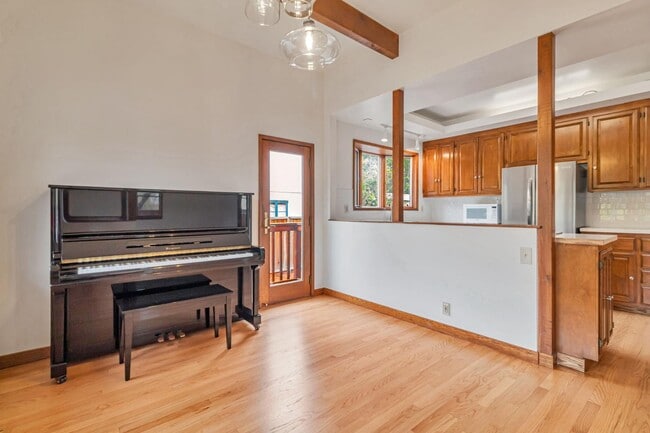 Building Photo - 2280 Hanover St