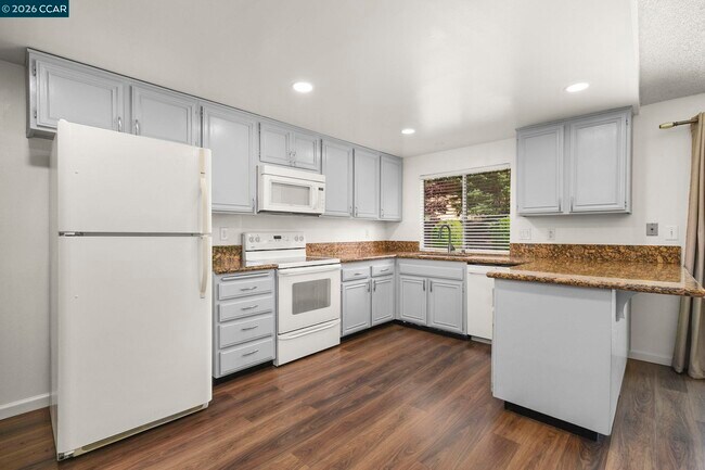 Building Photo - 340 Borica Dr