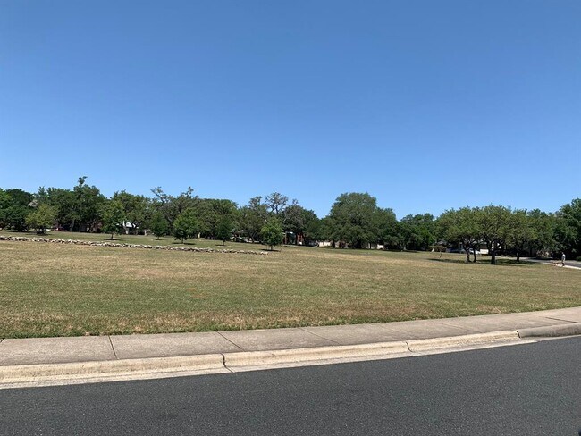 Building Photo - 5009 Hibiscus Valley Dr