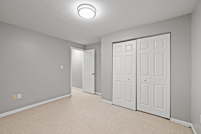 Building Photo - 2152 Sallee Dr