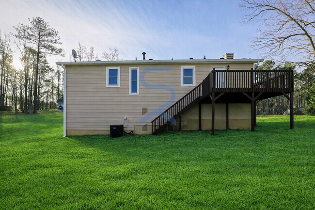 Building Photo - Move in before February 28th and choose your reward: a $250 Amazon Gift Card or a 55 Smart TV!