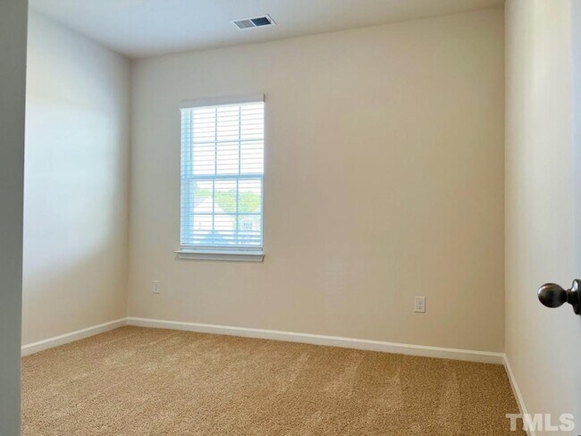 Building Photo - 5 Bedroom Single Family - Fuquay Varina