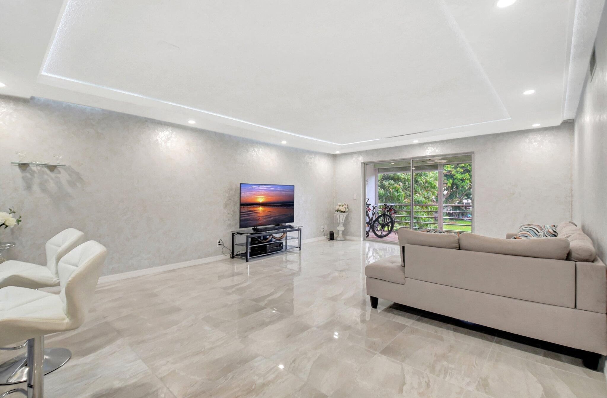 Building Photo - 2615 NE 3rd St