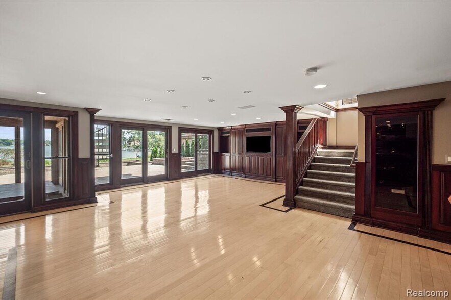 Building Photo - 2380 Walnut Lake Rd