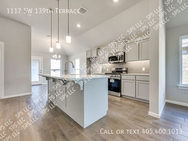 Building Photo - 1117 SW 139th Ter