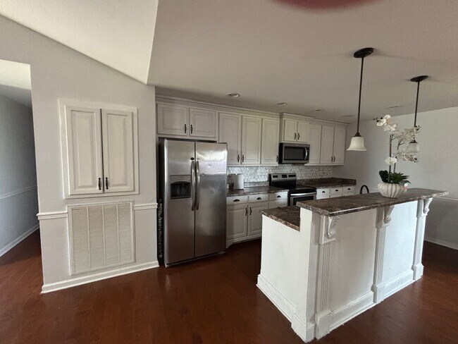 Building Photo - 155 Raspberry Dr