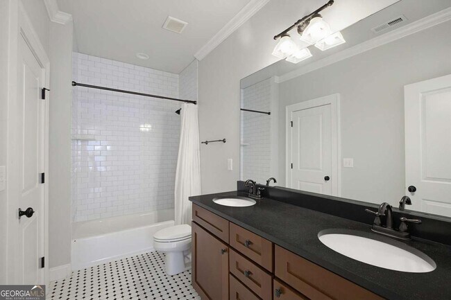Building Photo - 1452 Woodland Hills Dr NE