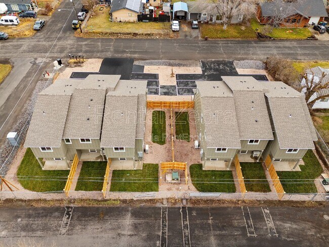 Building Photo - 663 SE Dunham St