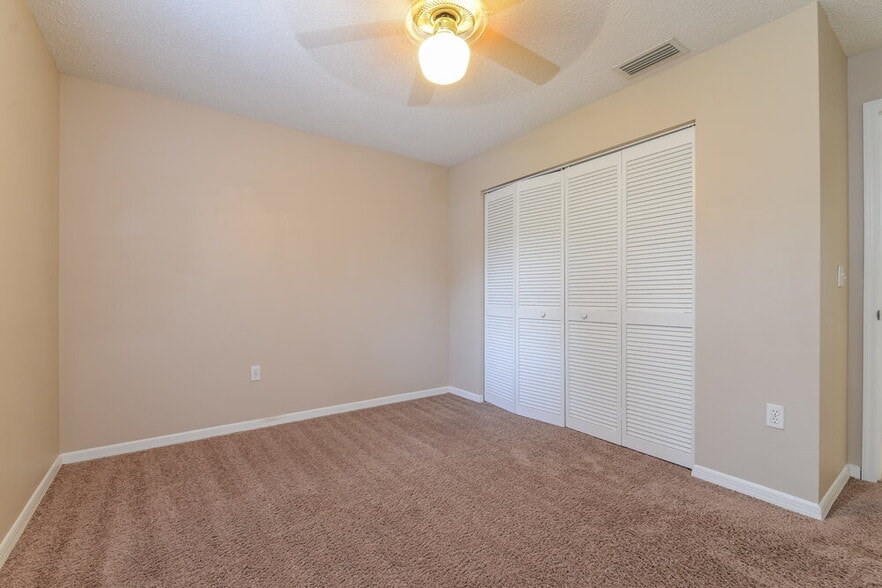 Building Photo - 1205 Oak Trace Dr