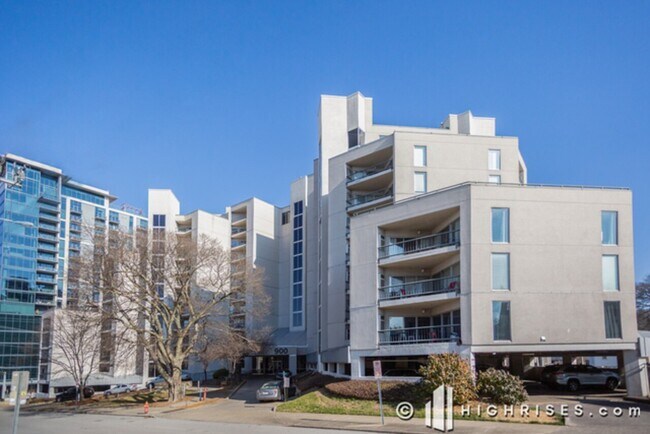 Building Photo - University Square #805