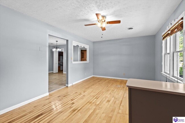 Building Photo - 401 Embry Villa Dr