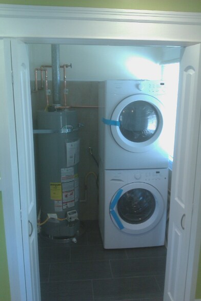 Building Photo - 917 Grand Ave