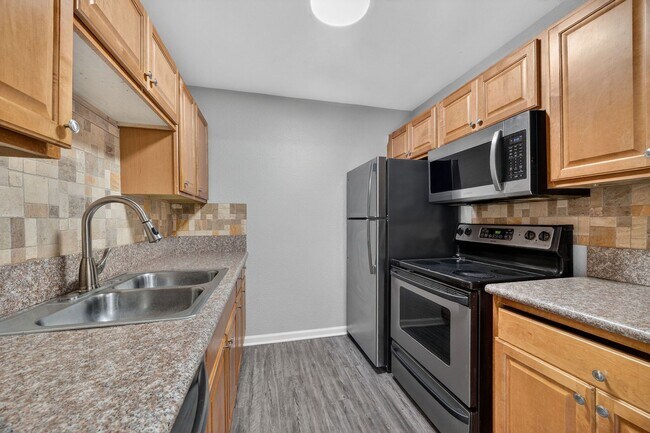 Building Photo - Upgraded 1 Bedroom Unit with Spacious Bedroom!