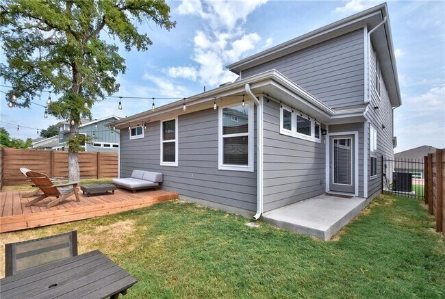 Building Photo - Eastwood at Riverside #47