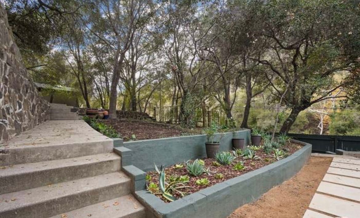 Multi level backyard - 624 N Topanga Canyon Blvd