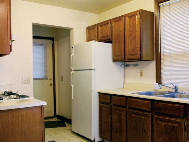 107 W. Gorham - Apt. 1 Kitchen - Landsdowne Court (107-119)