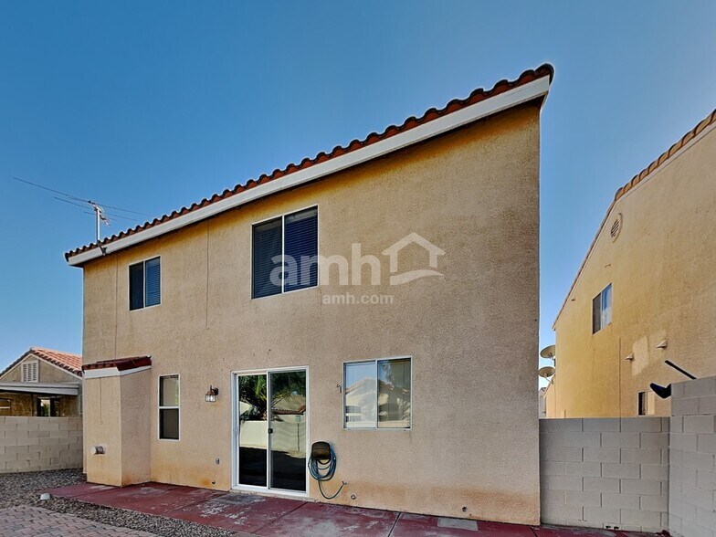 Building Photo - 924 Country Skies Ave