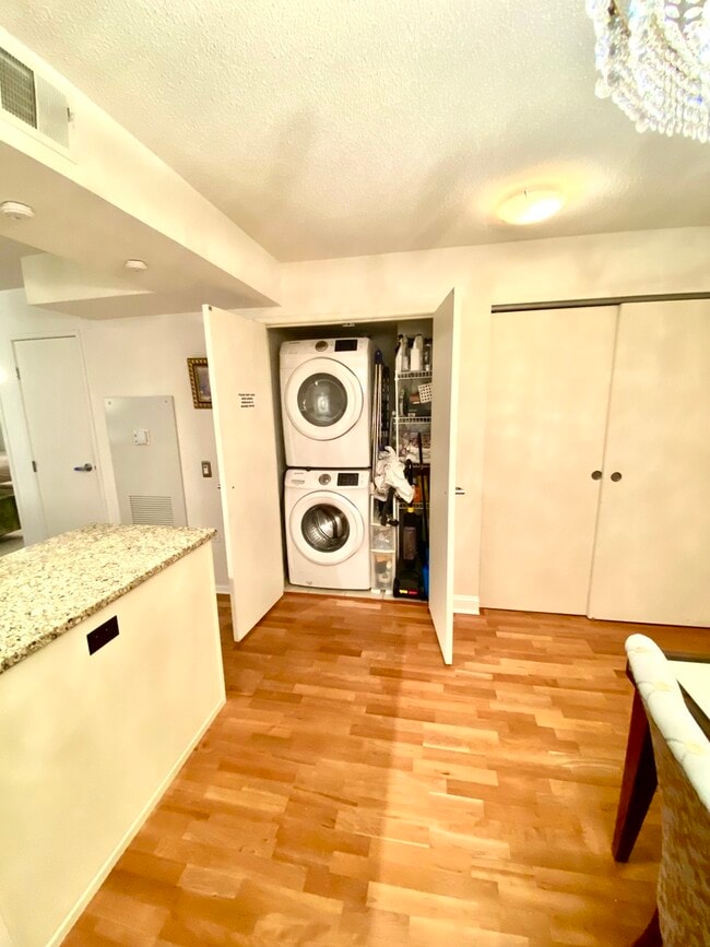 Building Photo - 9725 Woods Dr