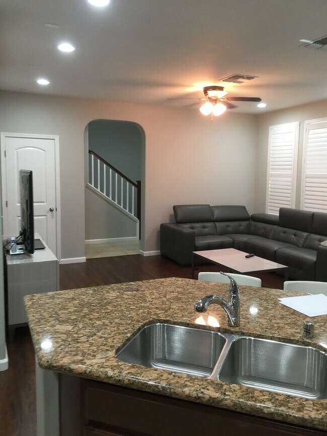 Building Photo - Low Maintenance Home Centrally Located wit...