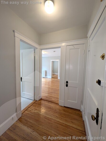 Building Photo - 156-158 Summer St Unit #304