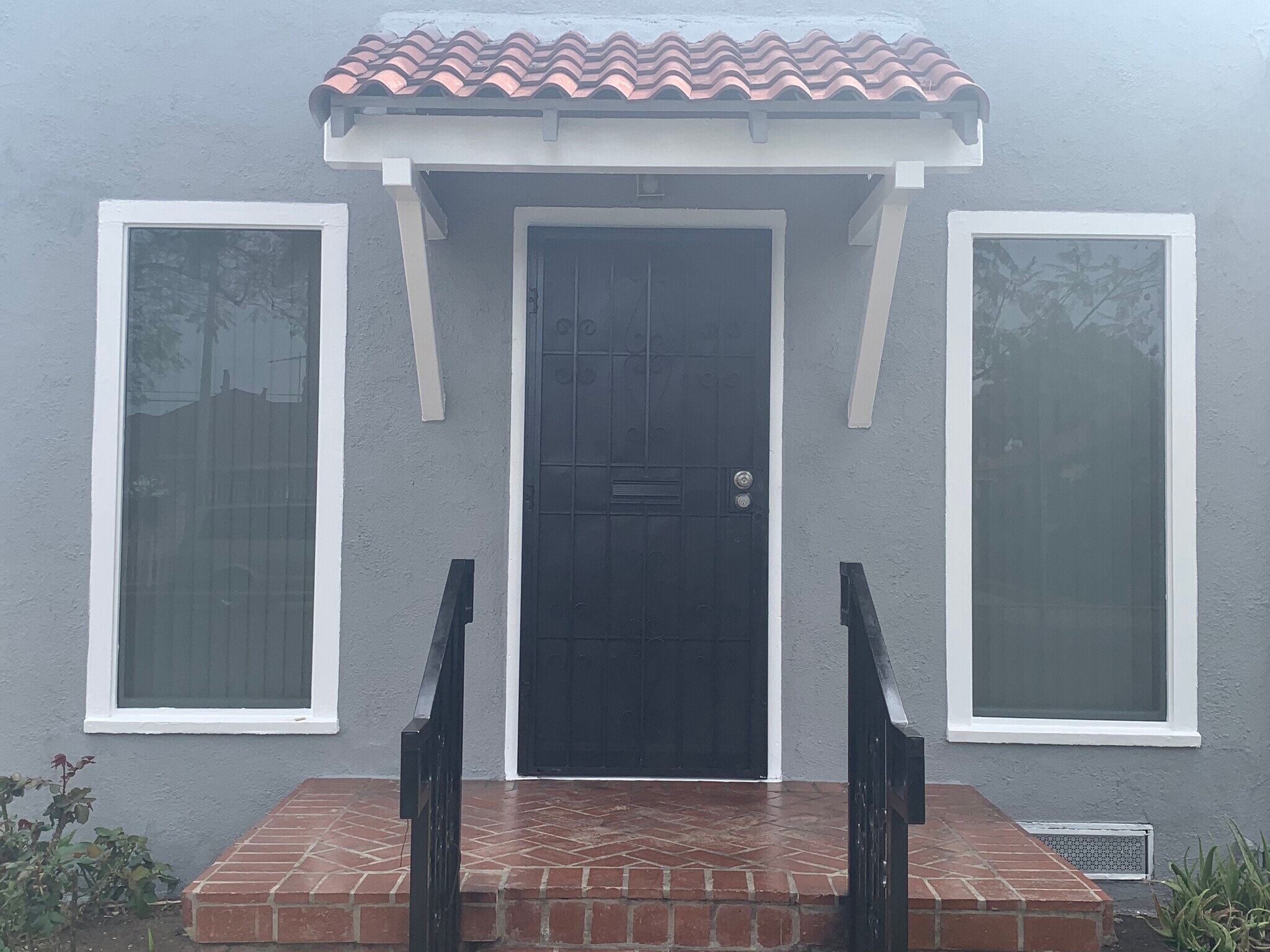 Building Photo - 342 E 84th St