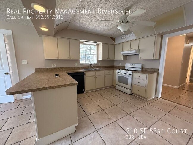 Building Photo - 210 SE 53rd Ct