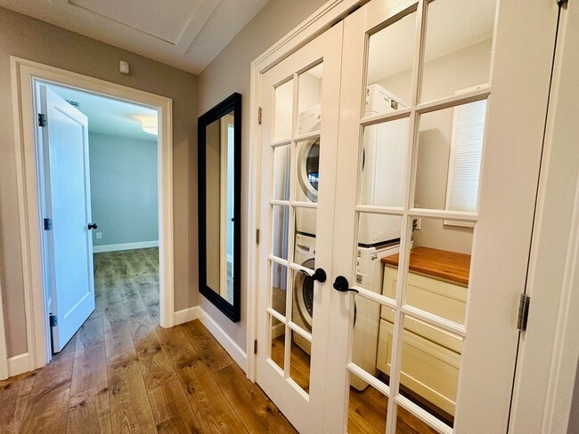 Building Photo - Beautiful Remodeled 2bd Home w/Laundry, Pr...