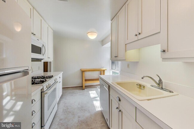 Building Photo - 6515 E Halbert Rd