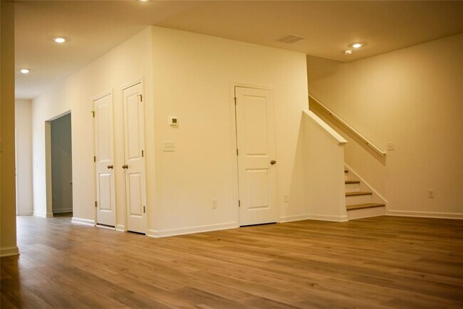 Building Photo - 129 Elijah St