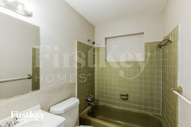 Building Photo - 1389 SW 24th Ave